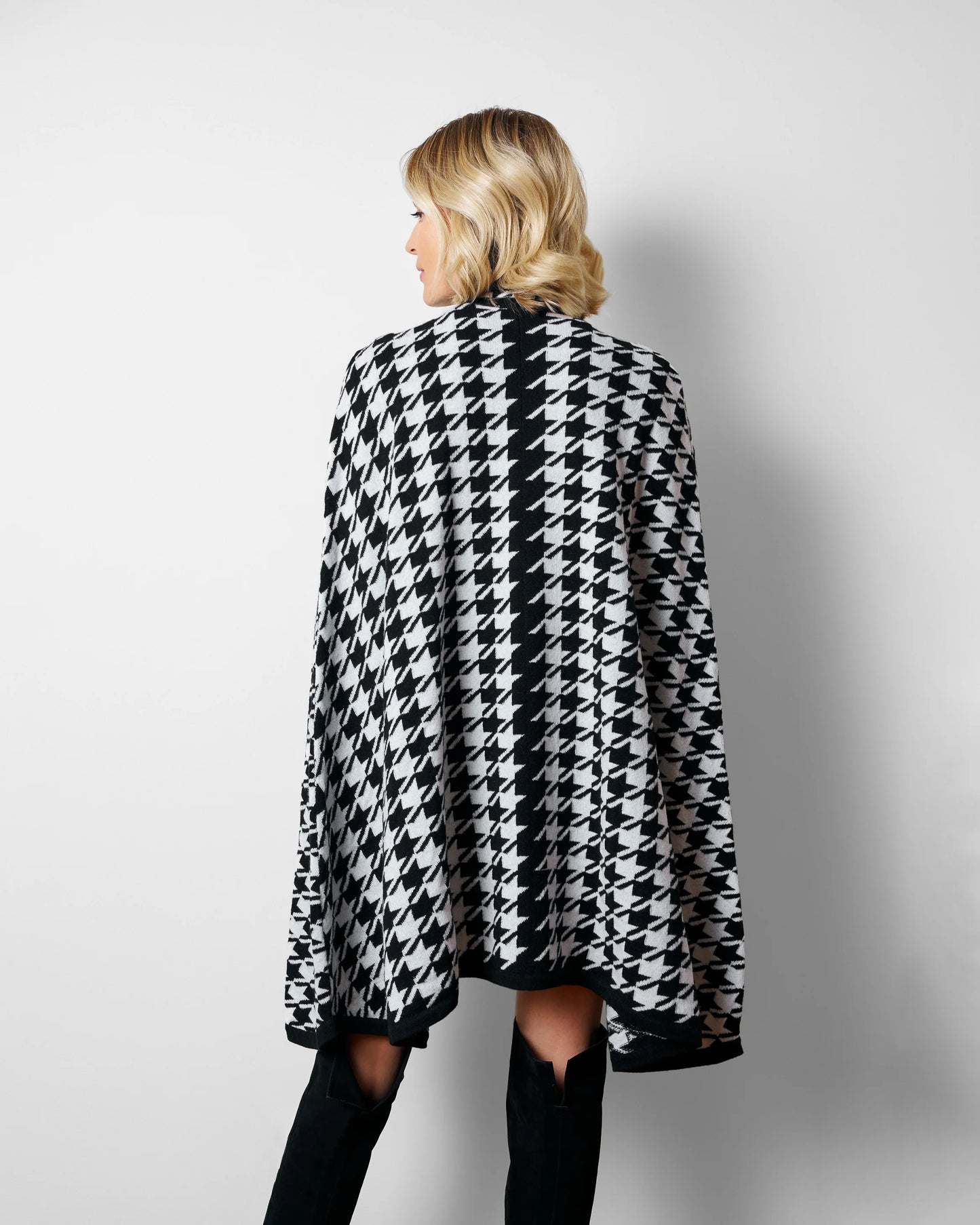 GIA BARDOT Storm H Cape - Black/White