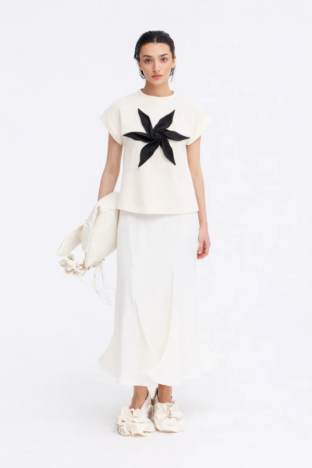 White jersey women's T-shirt with black 3D flower | Julia Allert