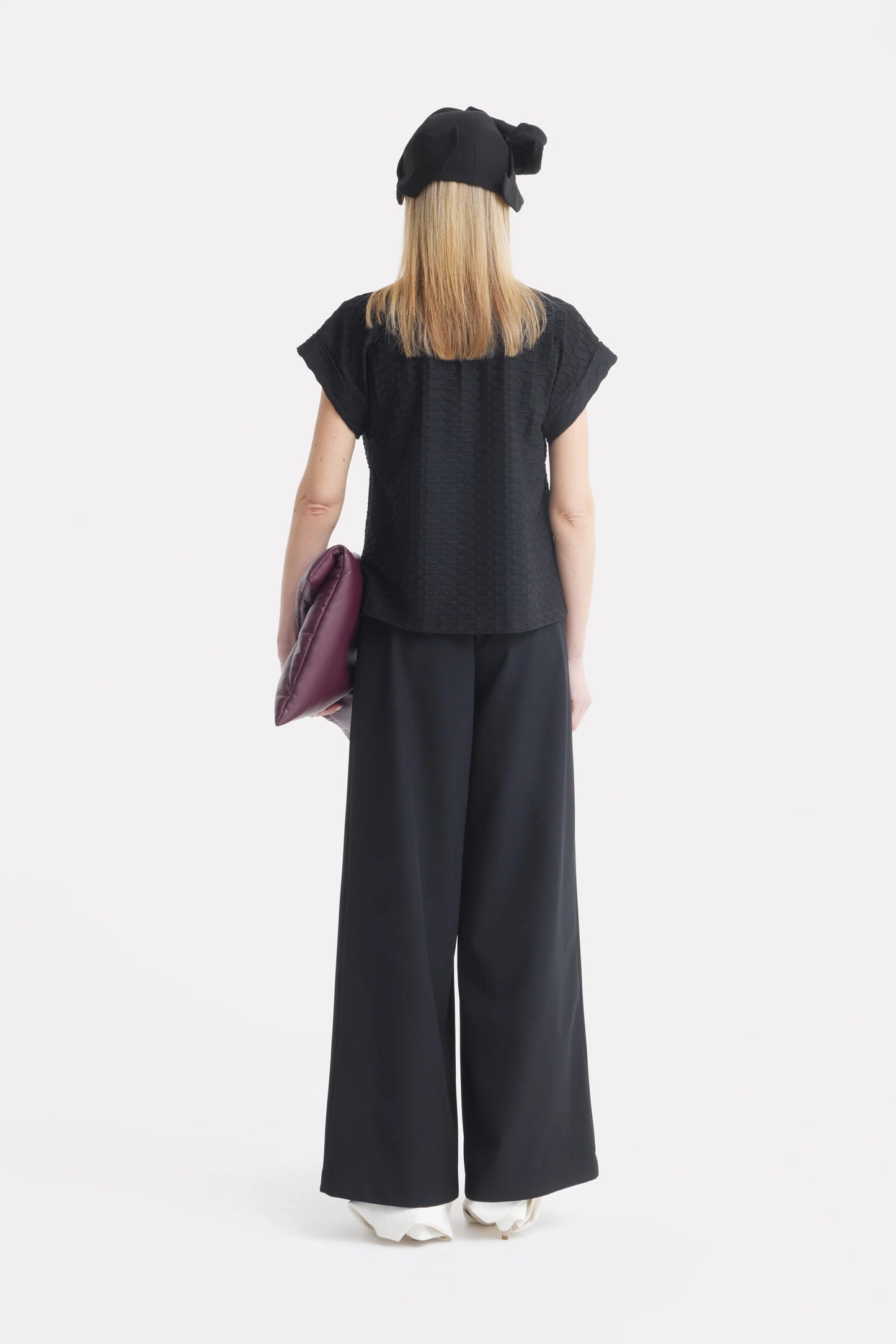 Floral Detail T-shirt Black with White Floral | Julia Allert
