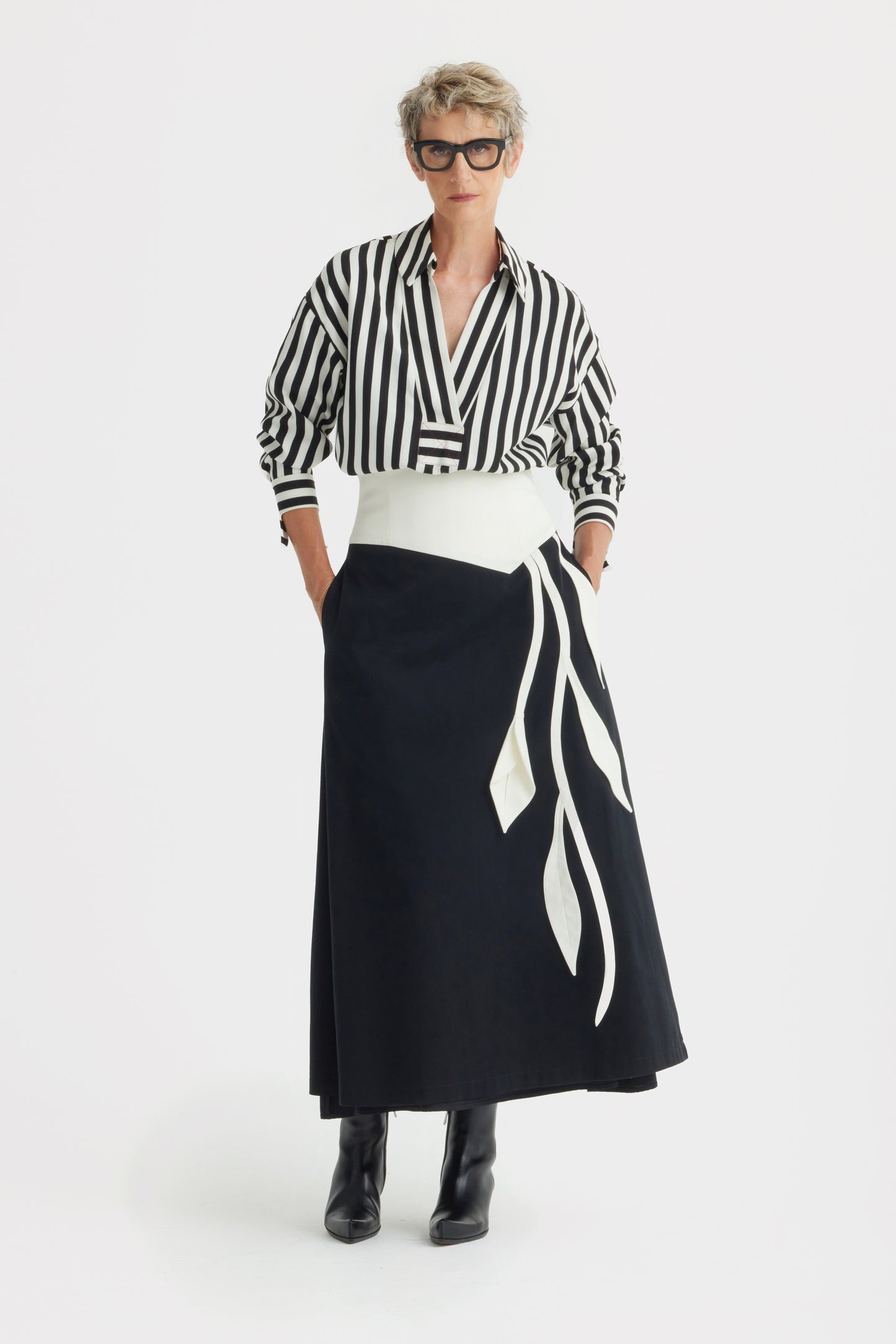 JULIA ALLERT Casual Skirt with Floral Detail - Black/White