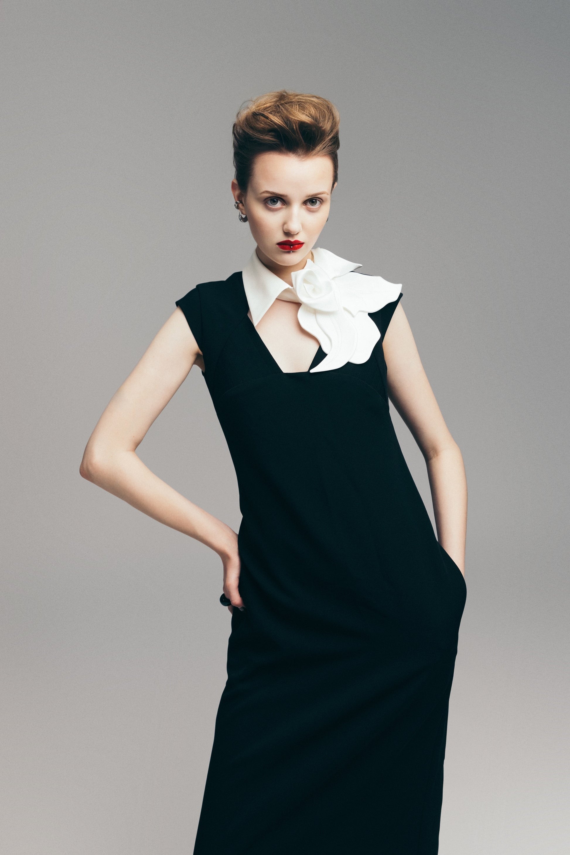 JULIA ALLERT Modern Business Dress With Collar - Black BONVION JULIA ALLERT Modern Business Dress With Collar - Black BONVION