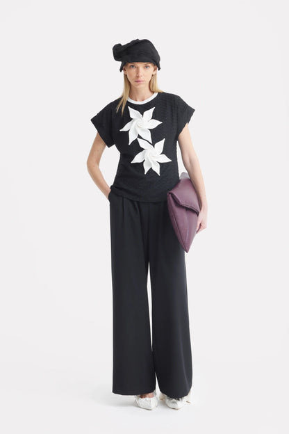 Floral Detail T-shirt Black with White Floral | Julia Allert