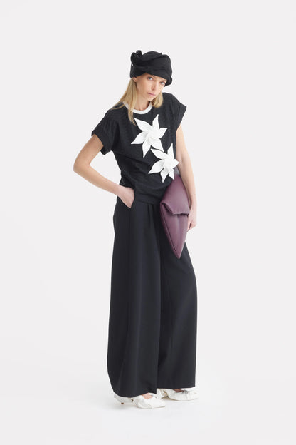 Floral Detail T-shirt Black with White Floral | Julia Allert