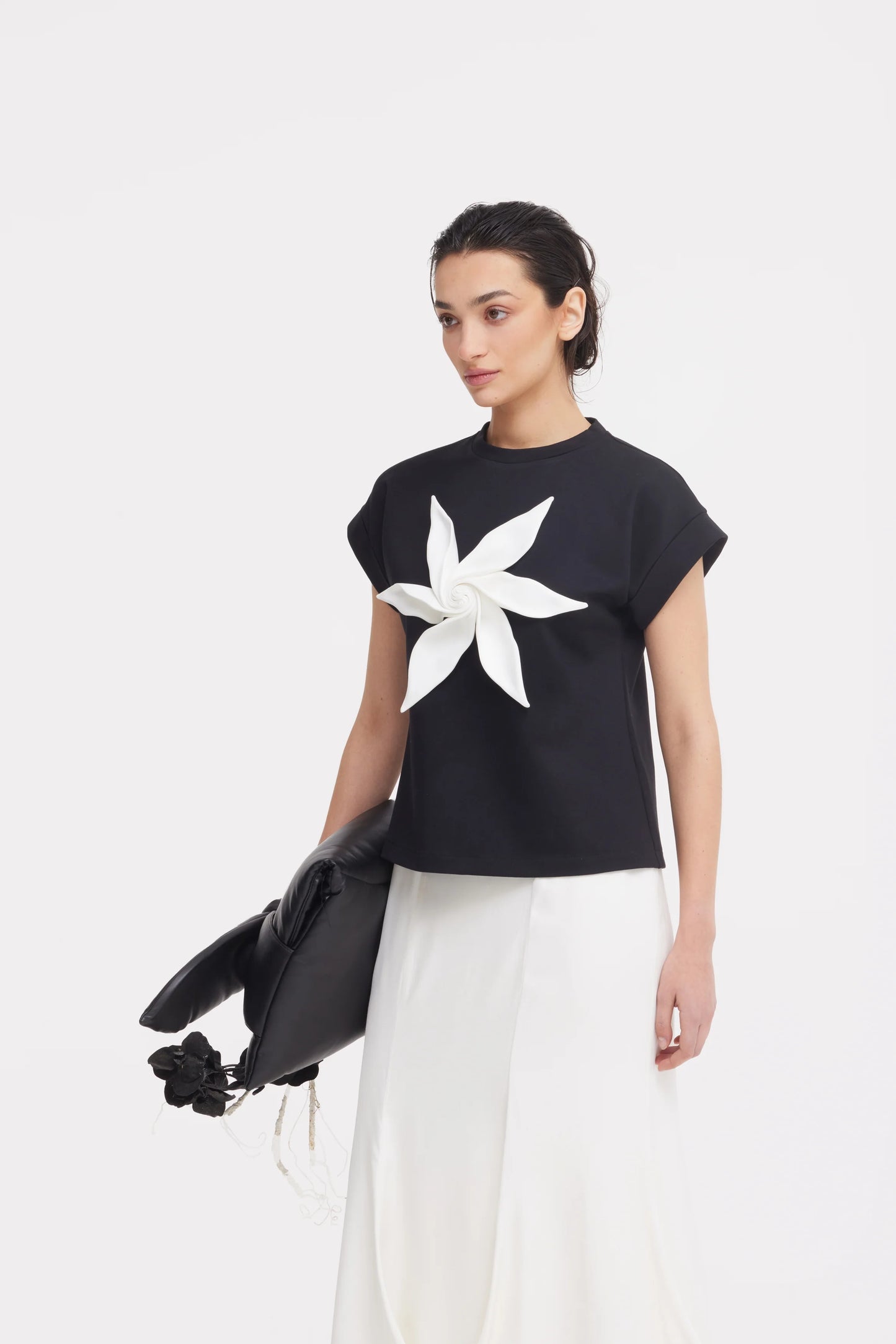 Black jersey women's T-shirt with white 3D flower | Julia Allert