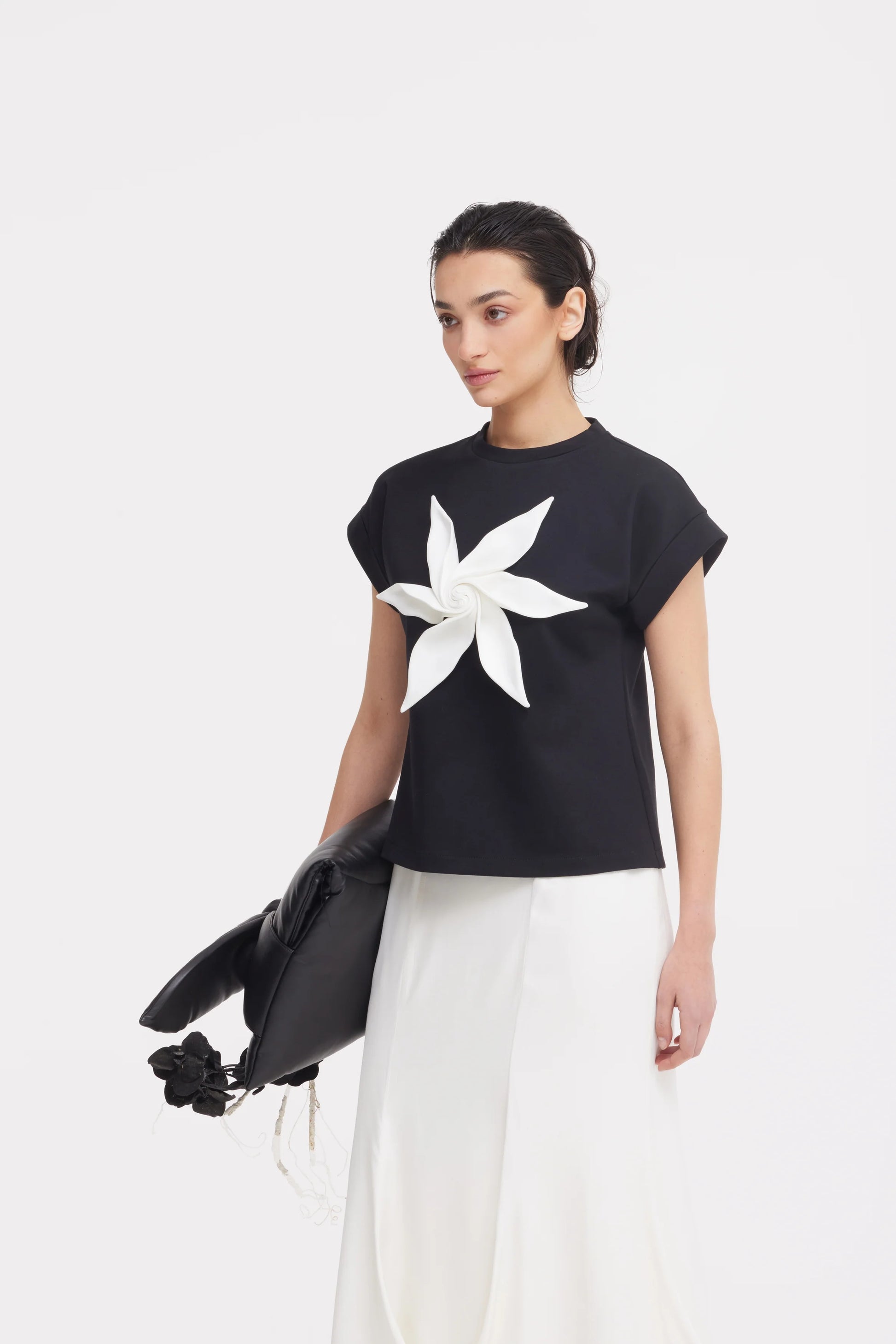 Black jersey women's T-shirt with white 3D flower | Julia Allert