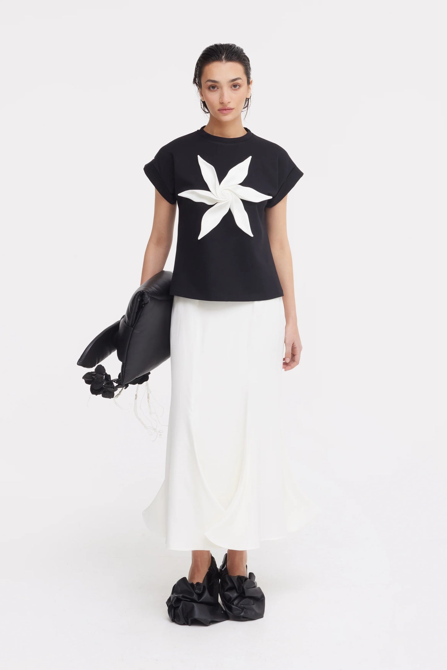 Black jersey women's T-shirt with white 3D flower | Julia Allert
