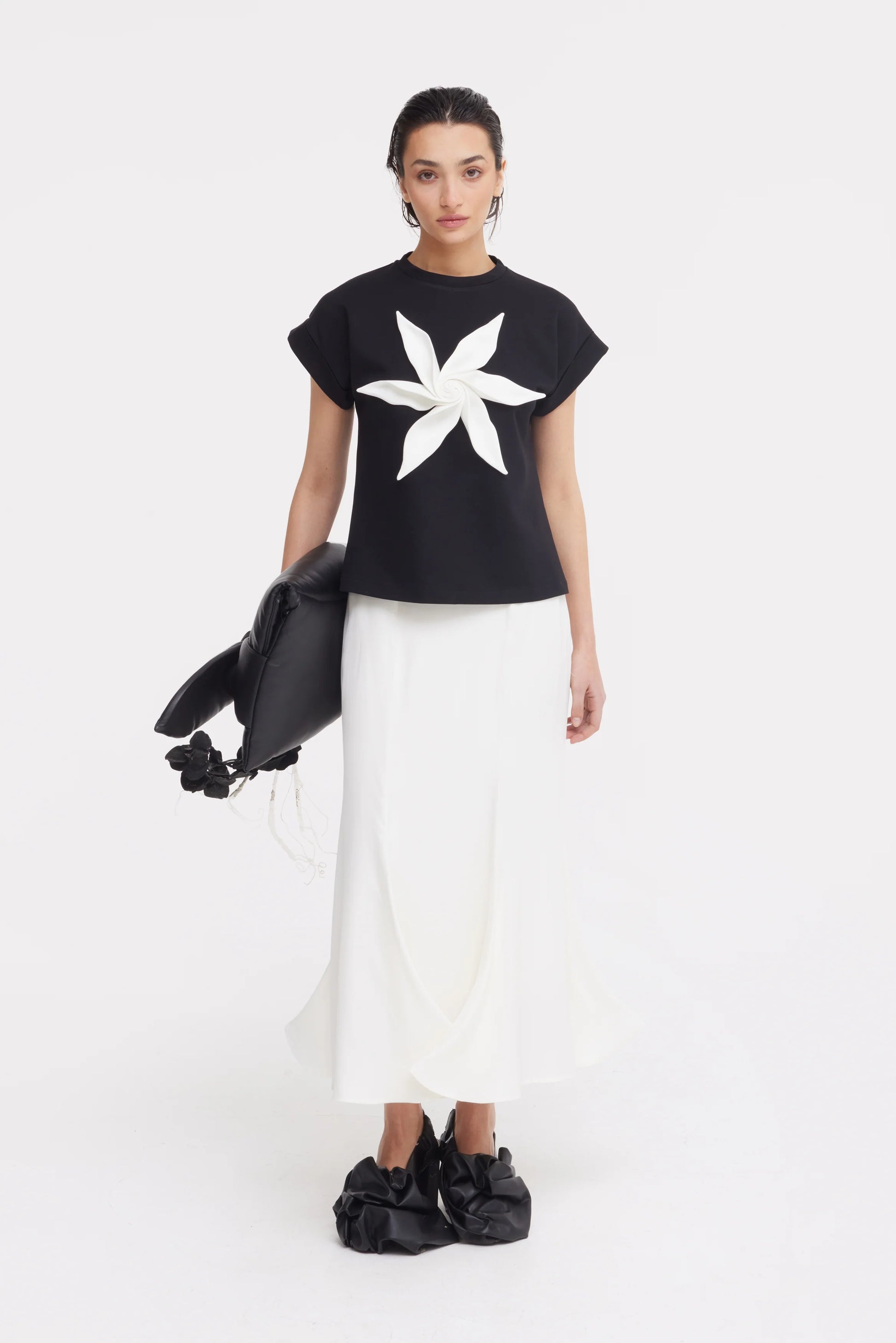Black jersey women's T-shirt with white 3D flower | Julia Allert