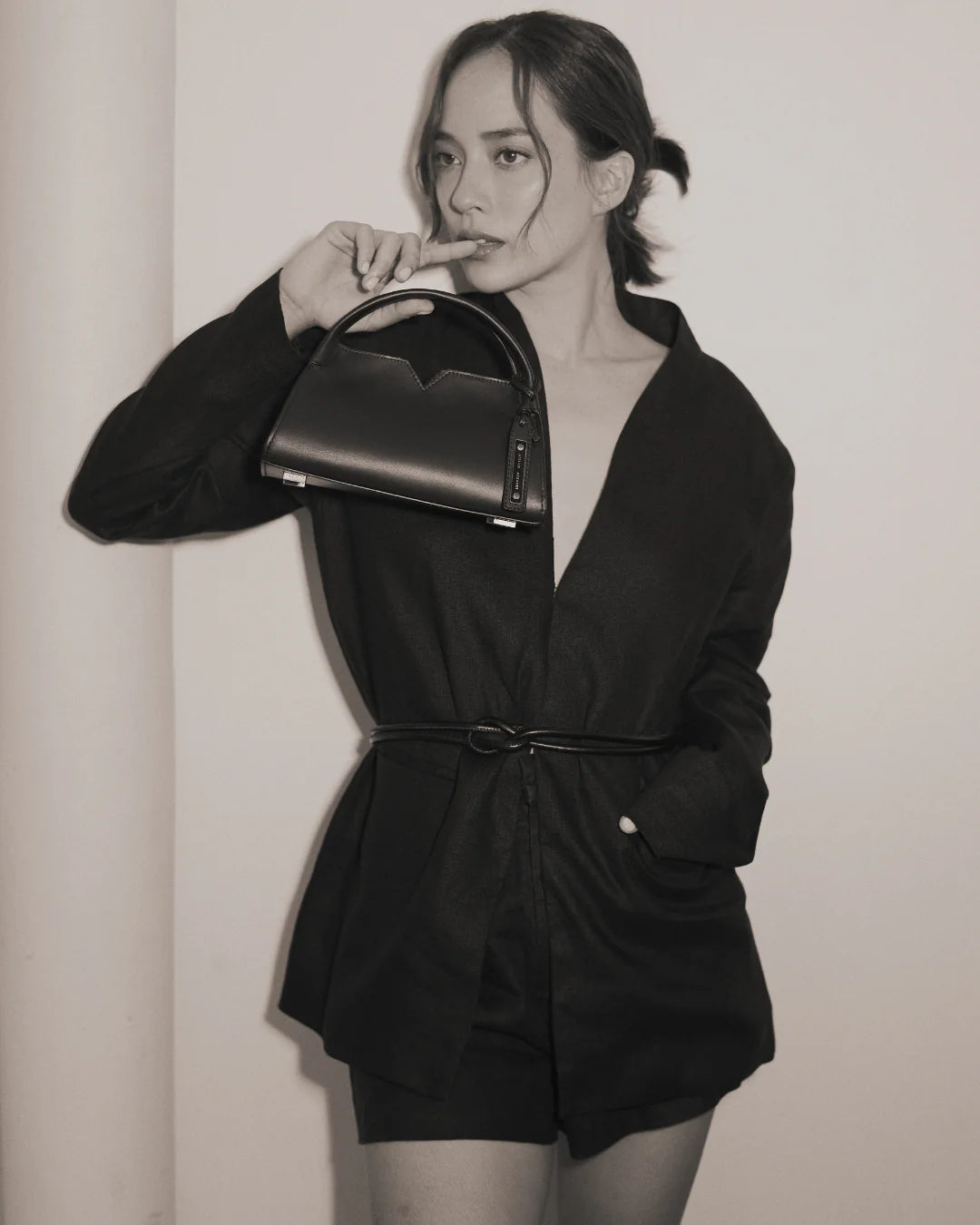 Woven leather designer handbag with hand dyed black color | MERANDI Thai luxury handbag brand made of Italian leather