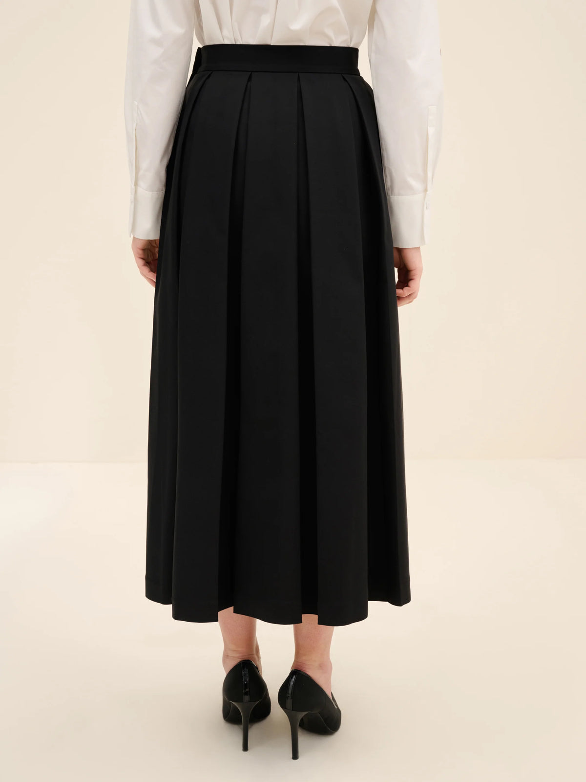 NÉAN Pleated Midi Skirt - Black