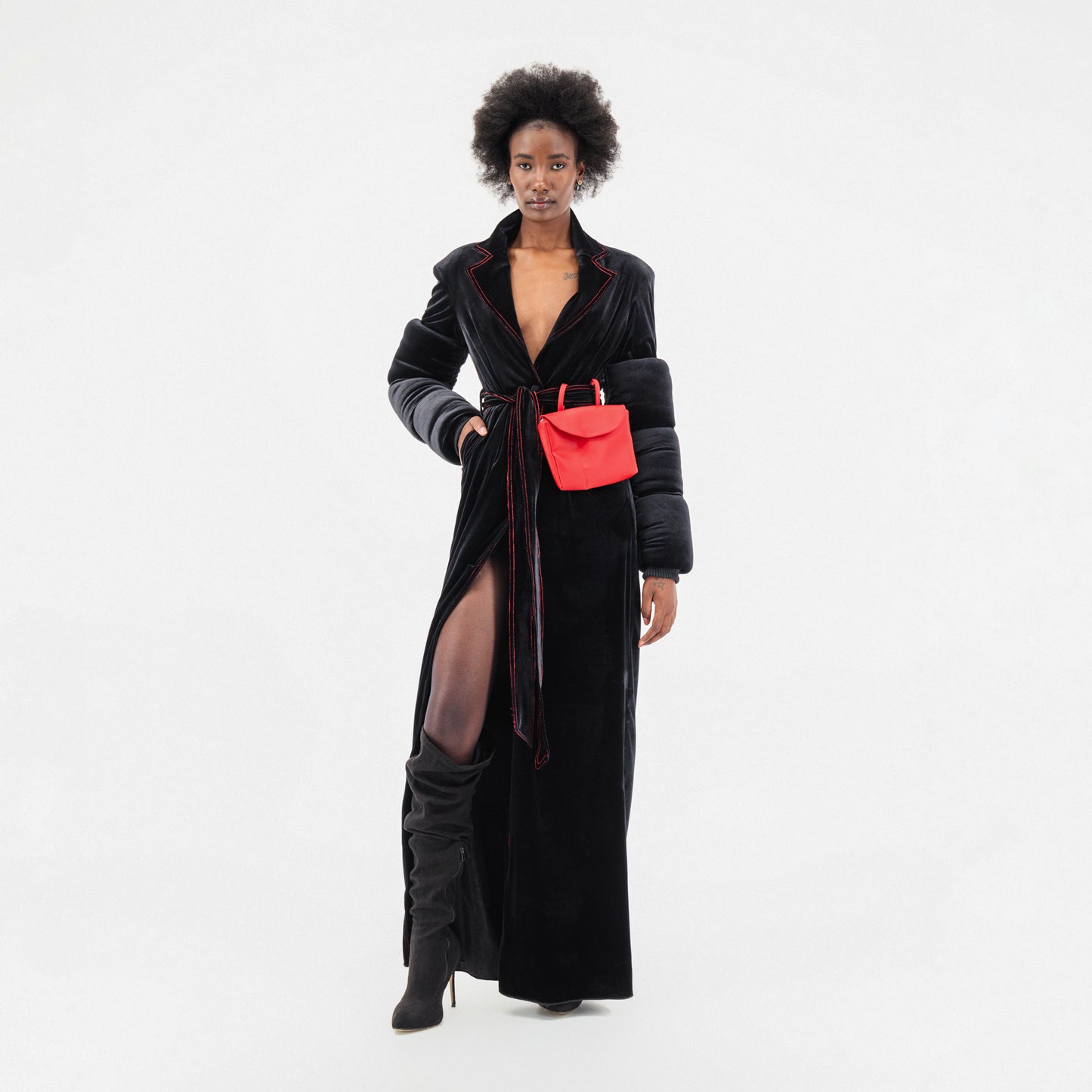 ÚCHÈ Belted Red Bag Trench Coat - Black/Red