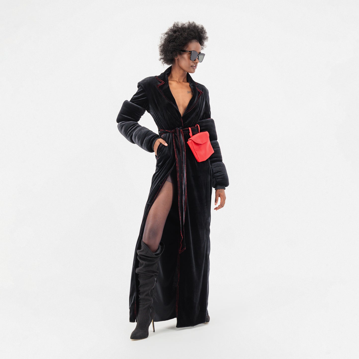 ÚCHÈ Belted Red Bag Trench Coat - Black/Red